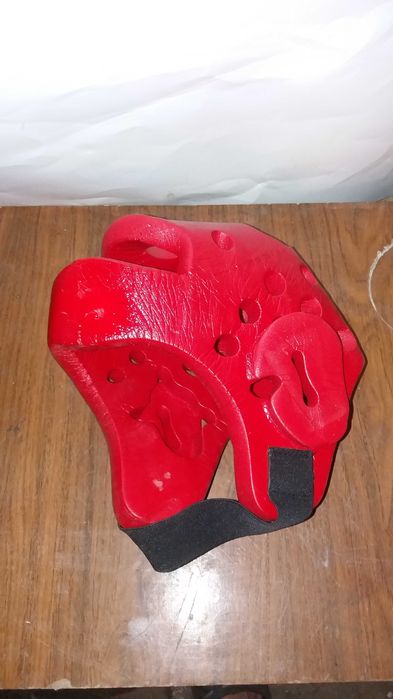 Продам 2 боксёрских шлема и перчатки