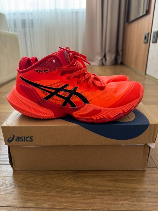 Новые кроссовки волейбольные и беговые