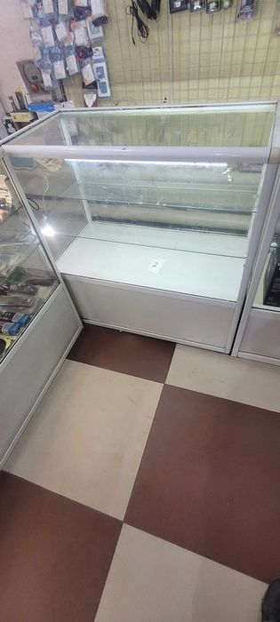 Продам торговые витрины
