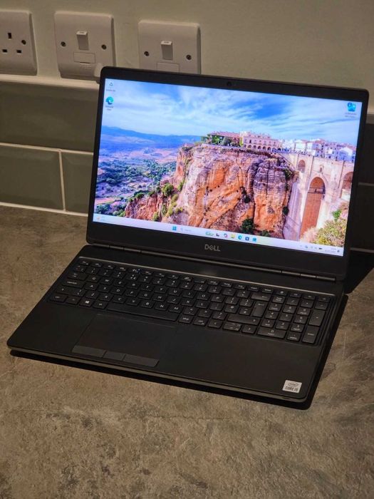 лаптоп Dell 7550