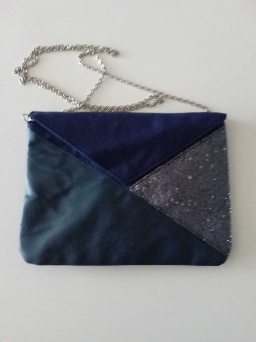 Официална тъмносиня чантичка