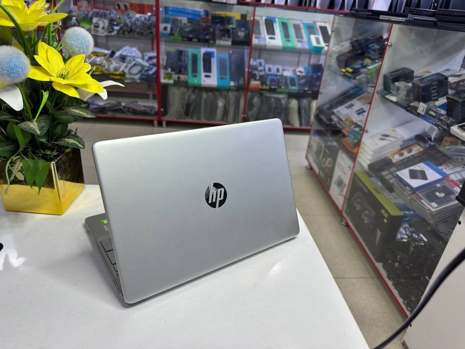 HP Pavilion core i7-1065G7 DDR4 8/256 SSD MX330-2GB videokartasi bor