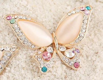 Различни видове брошки