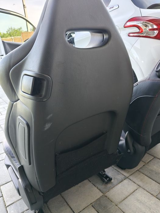 Interior / scaune sport si bancheta Peugeot 207 RC sau 208 GTI.