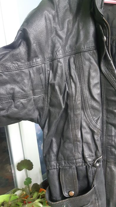 Яке кожено черно