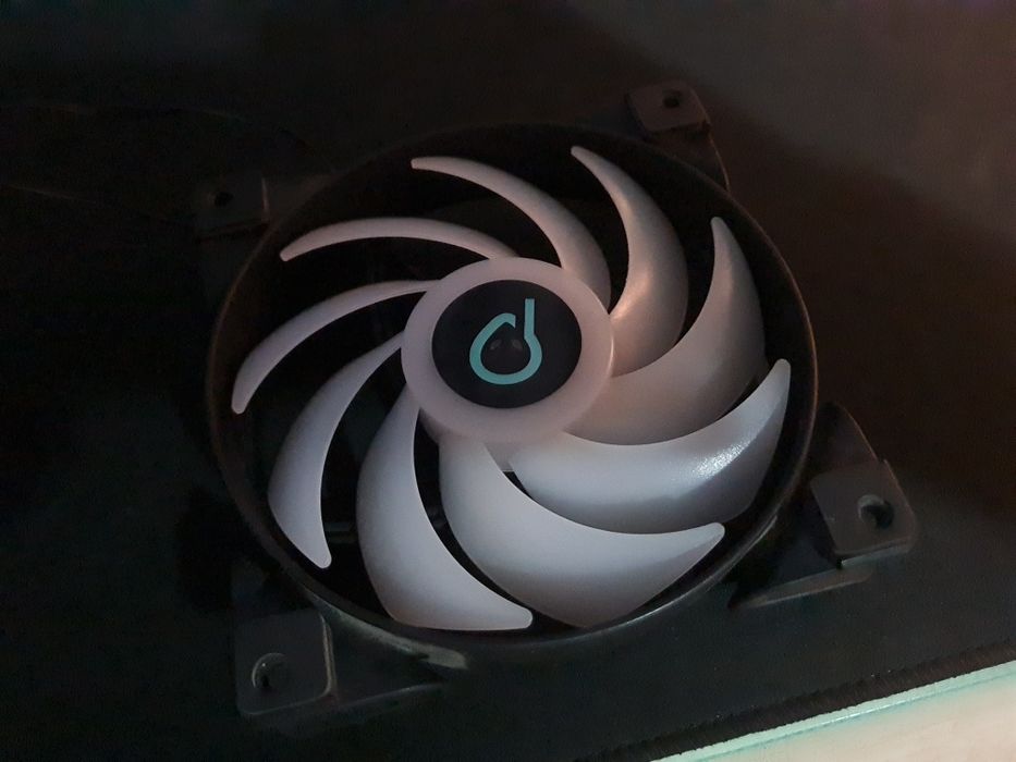 4 fanuri de 120mm