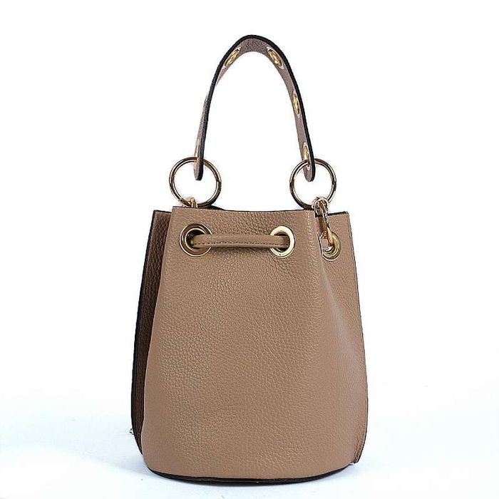 Бежова кръгла чанта естествена кожа