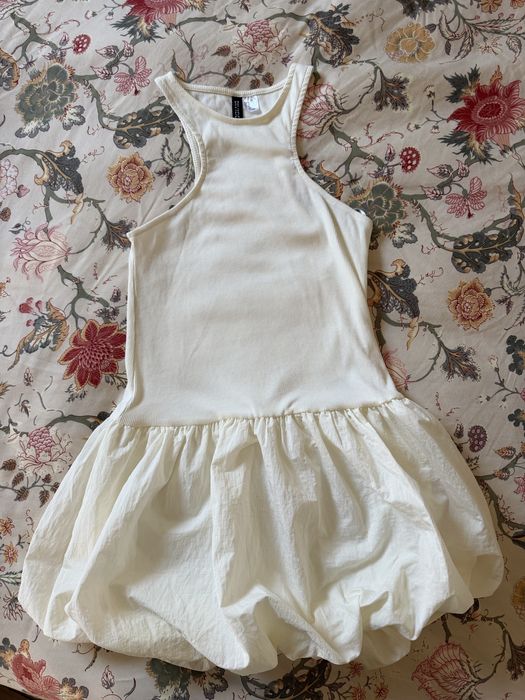 Рокля H & M  15€