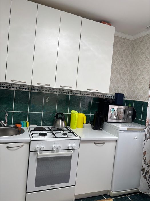 Продаю кухонный гарнитур белый