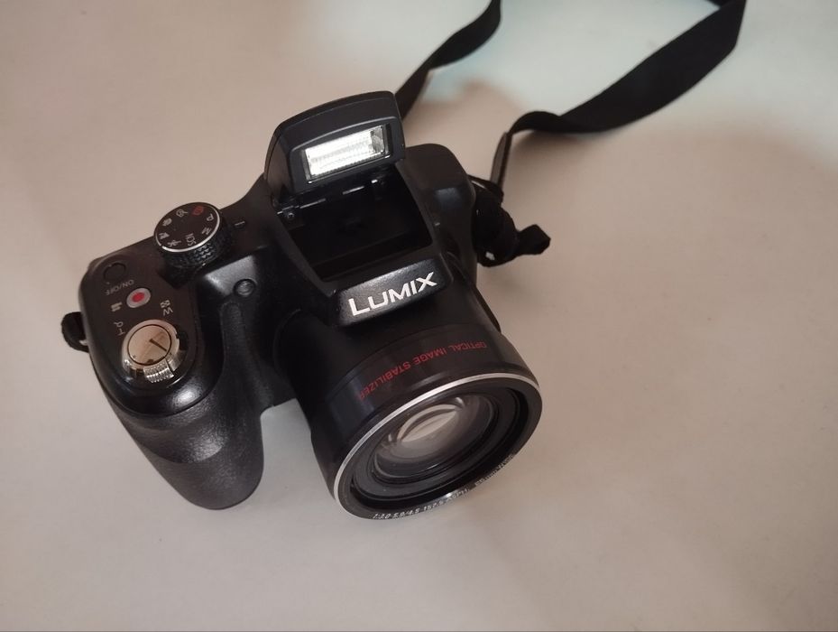 Fotoapparat sotiladi narxi 3million holati idial yangi