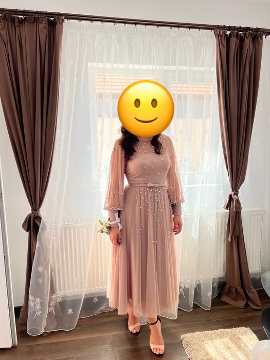 Rochie elegantă crem, mărimea 36-38, accesorizată cu perle