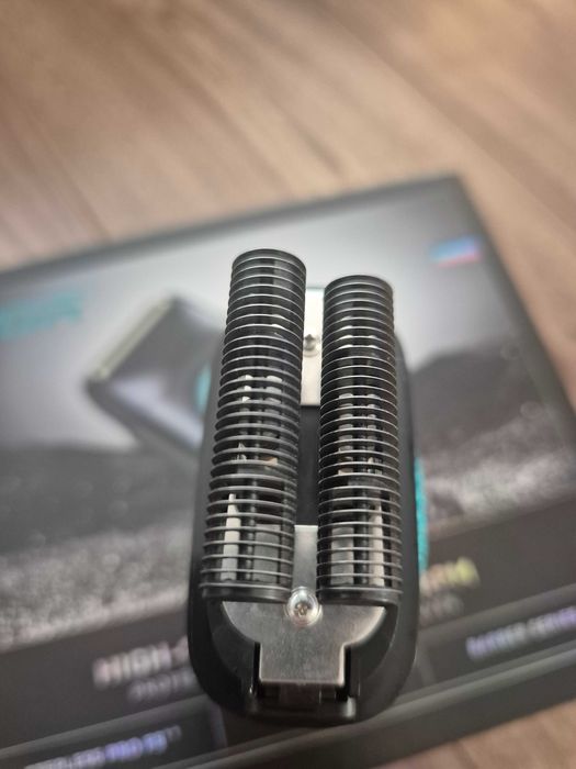 Aparat de ras Shaver profesional VGR V-377, 9000 RPM, sită titan, 12 luni garanție