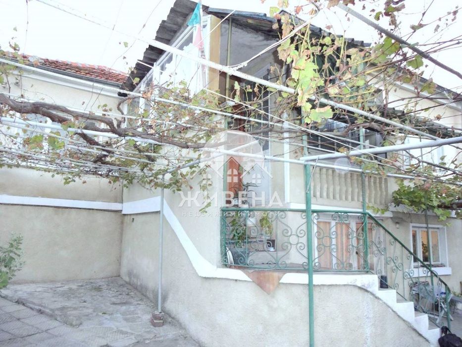 Къща в кв. Повеляново, гр.Девня, площ 100 кв.м