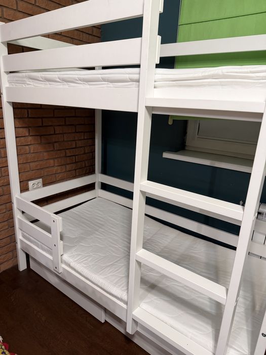 Детская двухярусная кровать