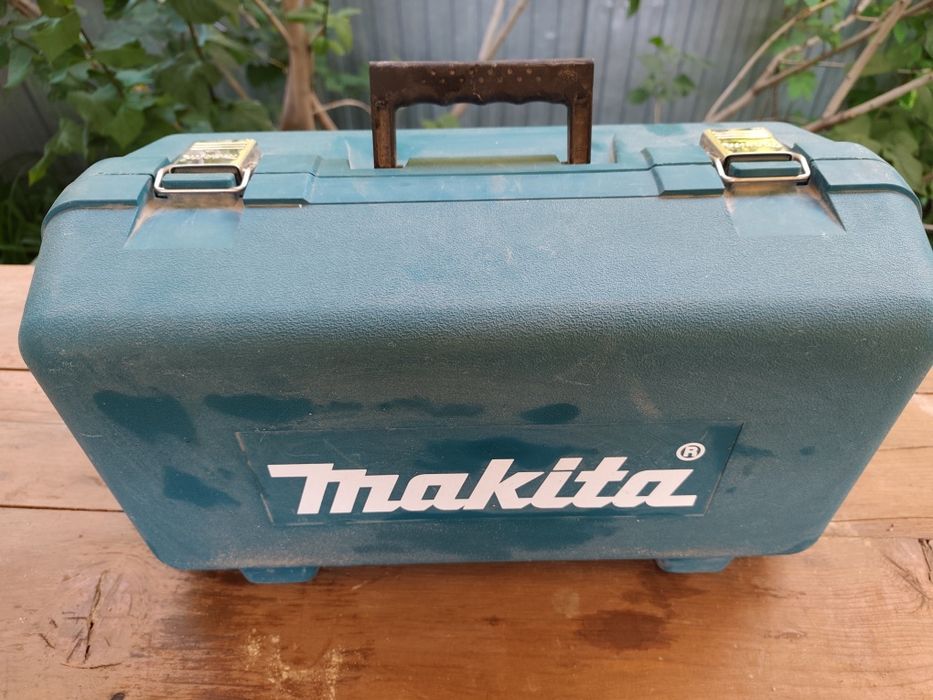 Штробо рез Макита