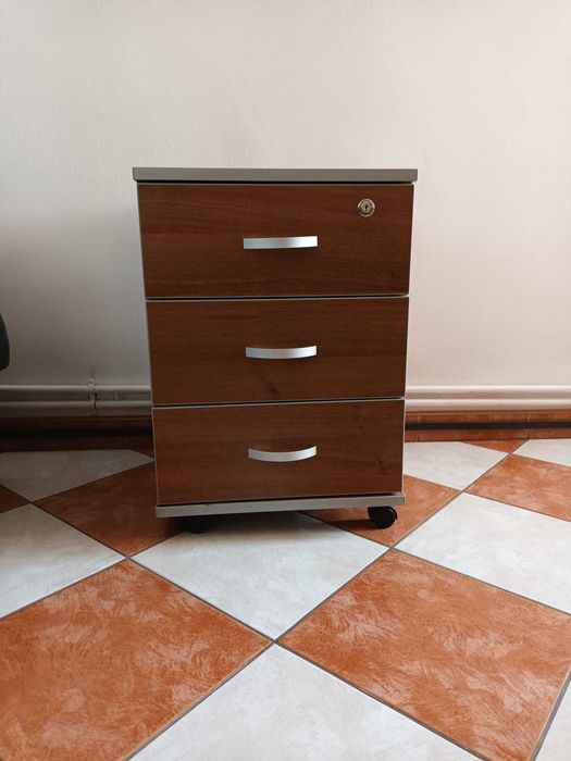 mobilier de birou si scaune ergonomice