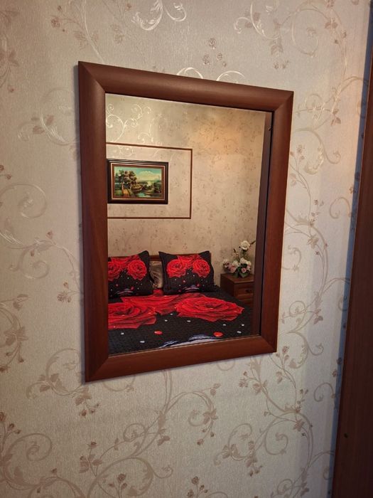 Зеркало в хорошем состоянии