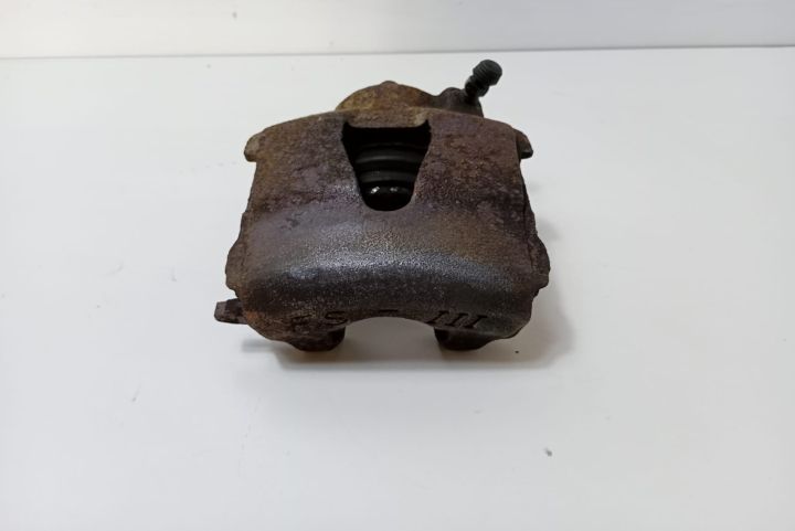 Etrier  stanga fata Skoda Octavia prima generatie seria