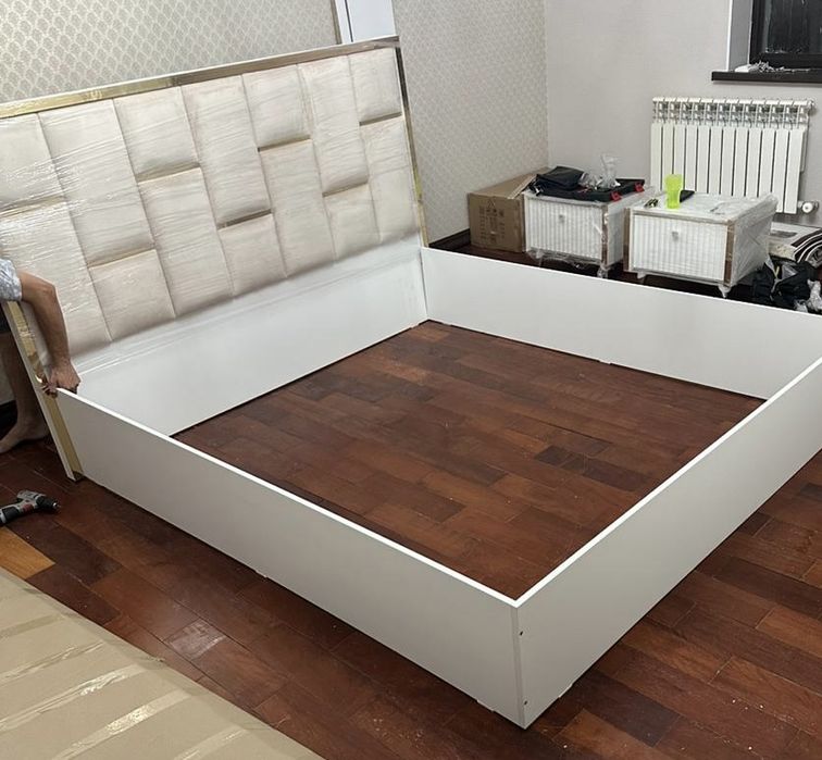 Спальный гарнитур и тумбы