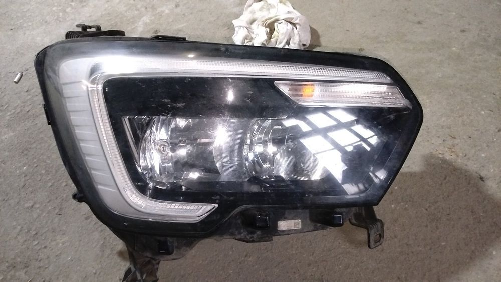 Десен фар за Renault Master IV