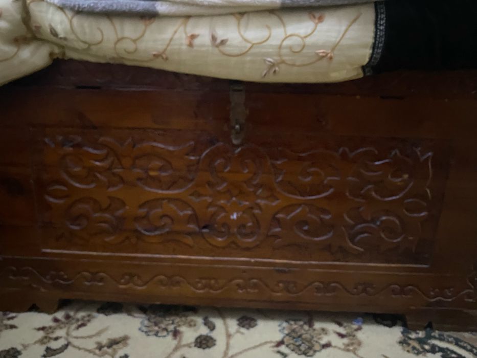 Сандык деревянный с резьбой