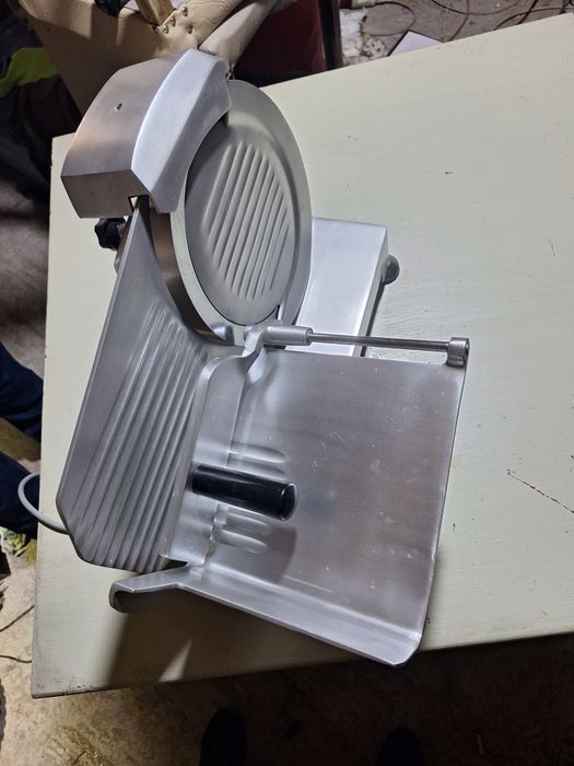 Feliator profesional cu sistem de ascuțire disc