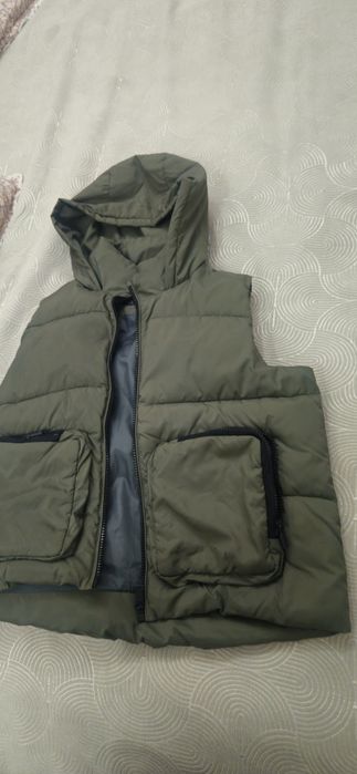Продам жилетку на мальчика или девочку