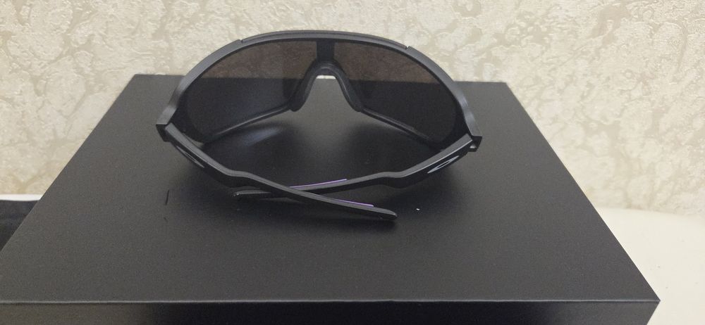 Очки темные солнцезащитные спорт