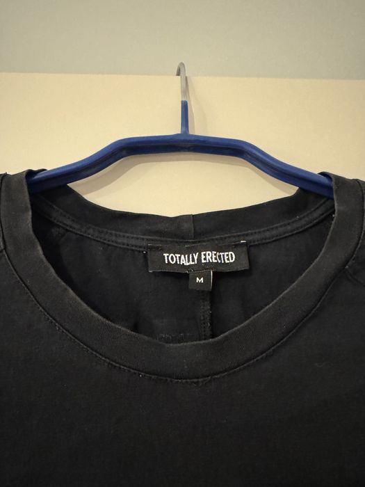 Totaly erected/Luda тениски