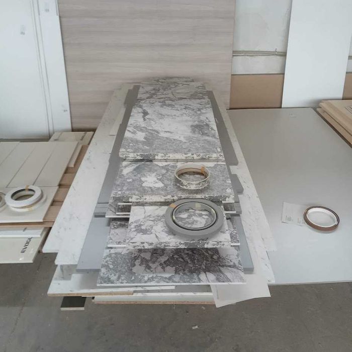 Разкрояване, кантиране и разпробиване на детайли за кухни по поръчка