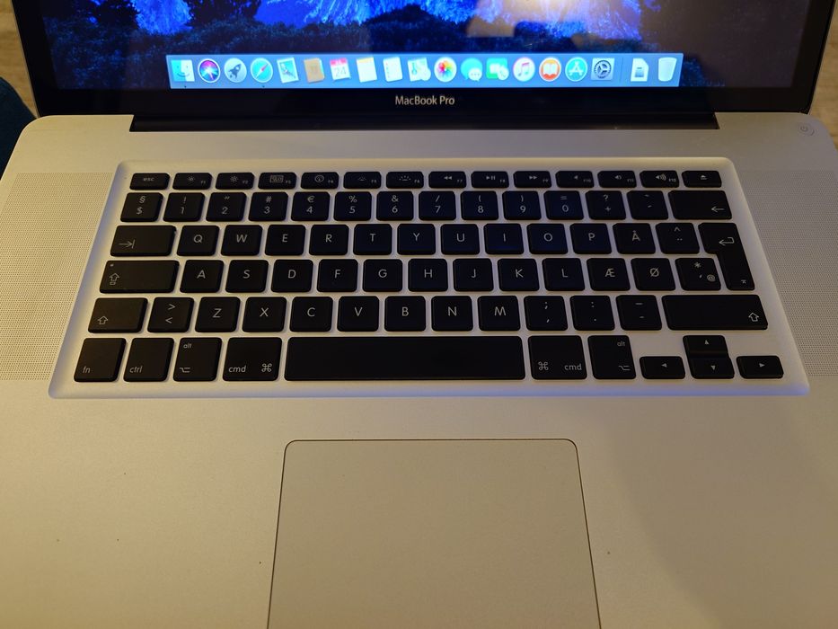 MacBook pro 17" 2010