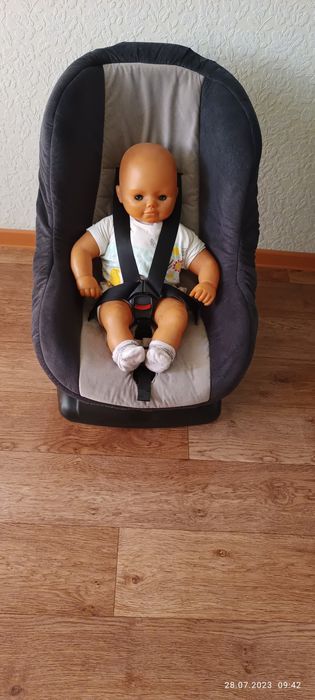 Автомобильное кресло