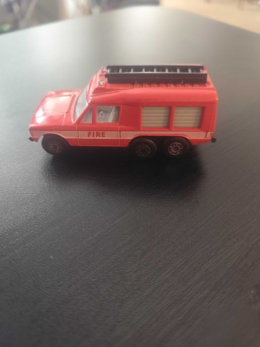 Продавам пожарна български Matchbox Range Rover Carmichael Commando