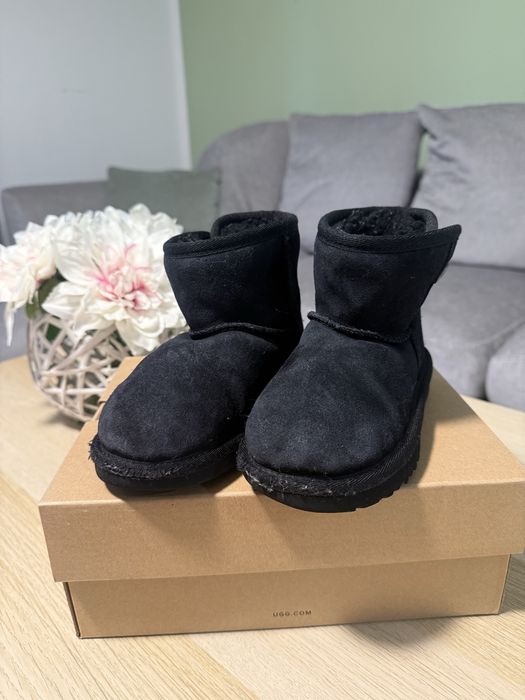 Ugg negri piele intoarsa