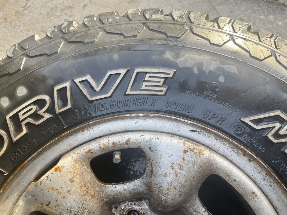 Шины с дисками на пикап