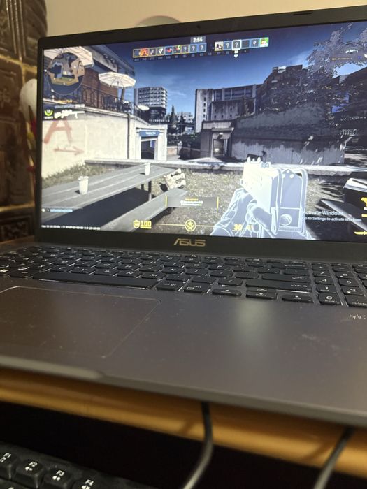 Vand laptop bun pentru cs2(descrierea)