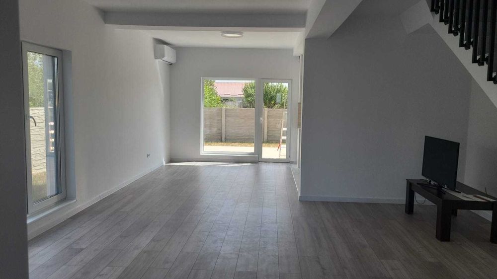 Inchiriez apartament intr-un Duplex, suprafata de 125 mp, 3 dormitoare, 2 bai, living, bucatarie, dressing, camera tehnica, zona Mosnita Veche,