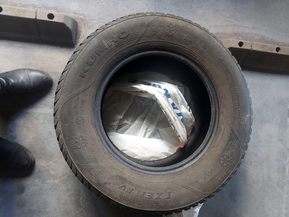 Продам зимние шины Kumho
