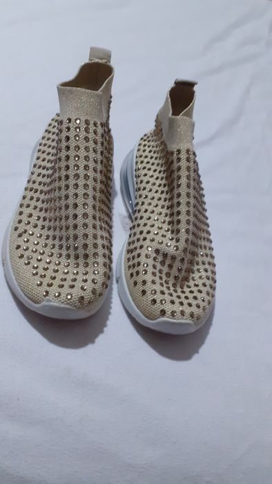 Обувки пролет еден