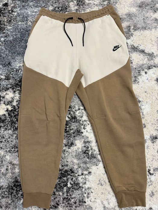 Pantaloni Nike Tech Model Rar