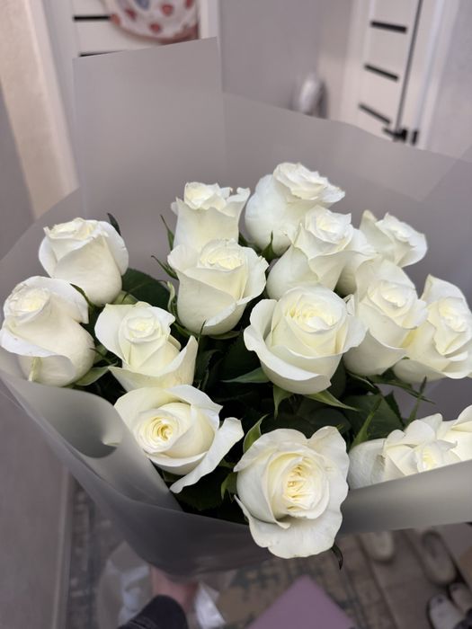 Продам белые розы