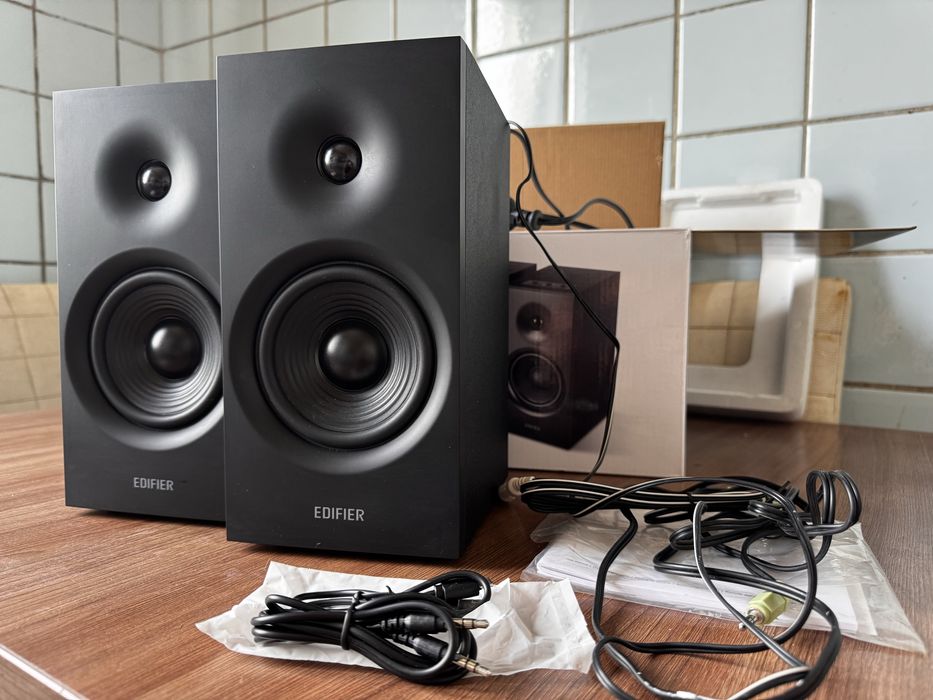 Музыкальные колонки EDIFIER R1080BT