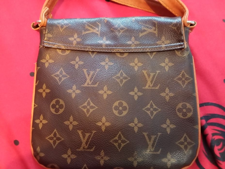 Vand borsetă Luis Vuitton