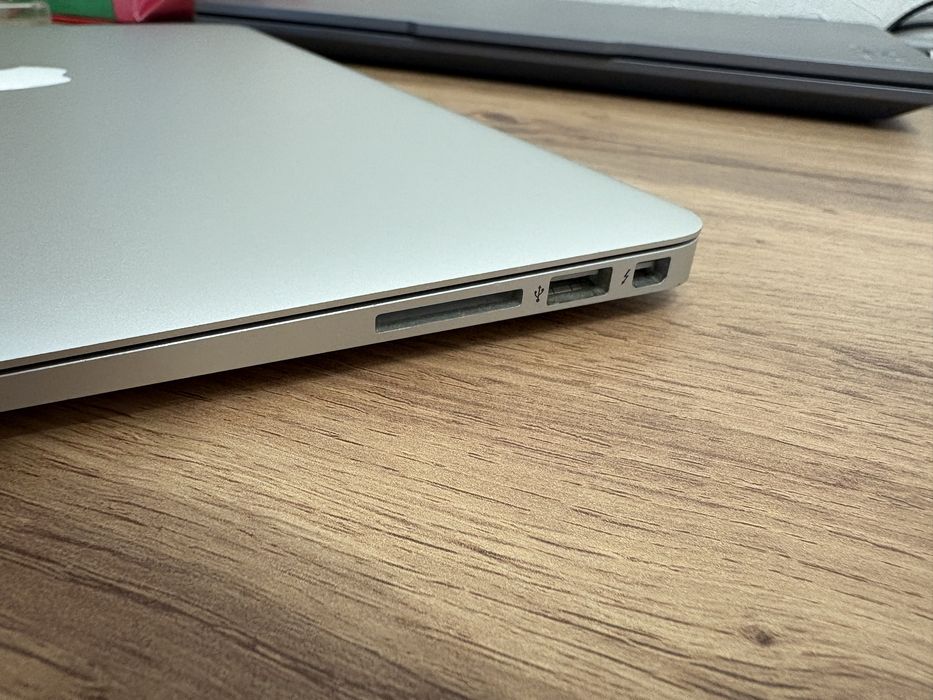 Продам макбук в отличном состояние