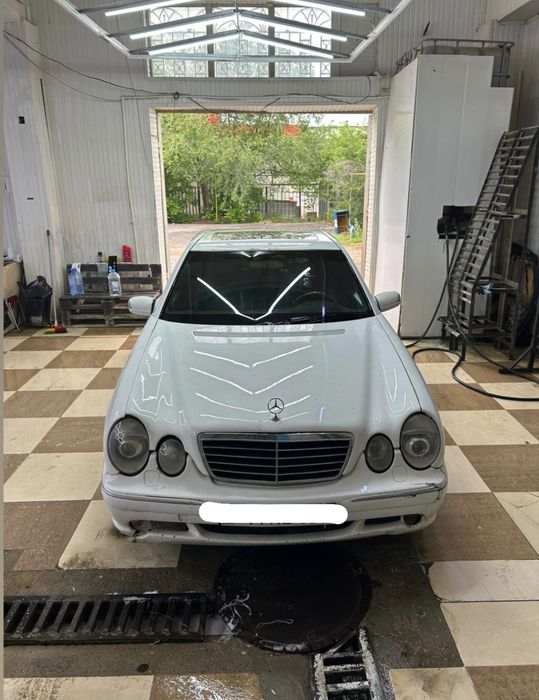Mercedes Benz 210