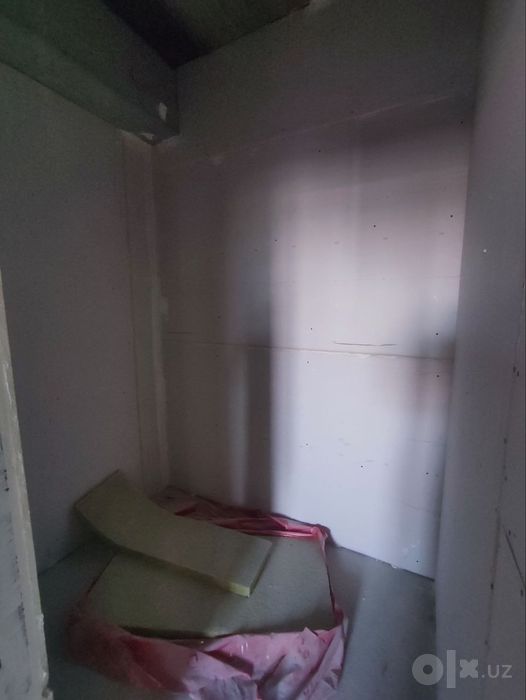 uch xonalik uy sotiladi