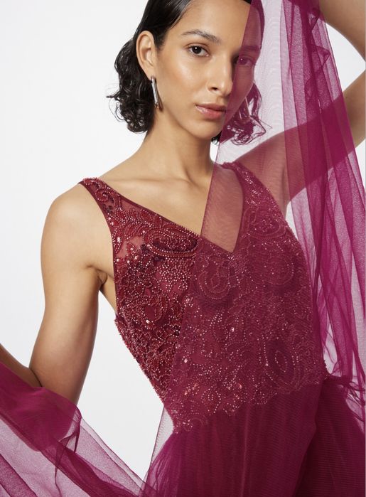 Официална рокля Laona в бордо червено с камъни и тюл за сватба