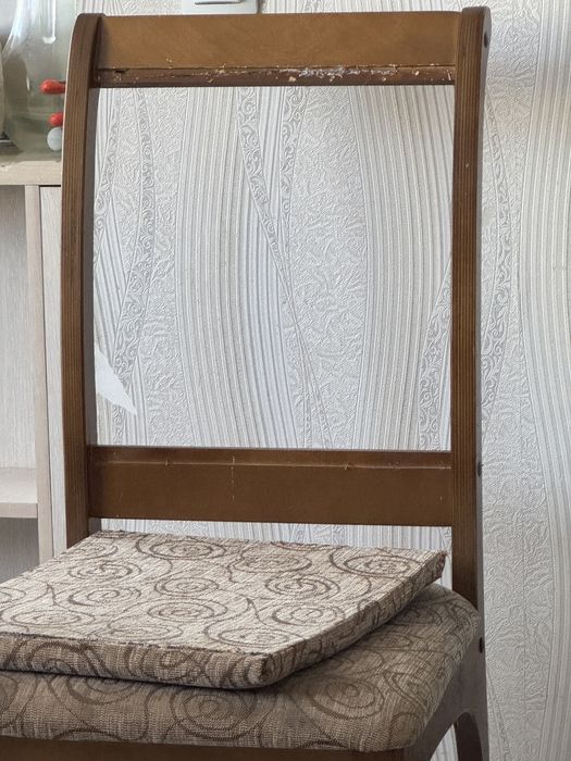 Стол со стульями