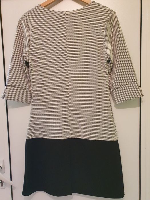 Официална рокля.