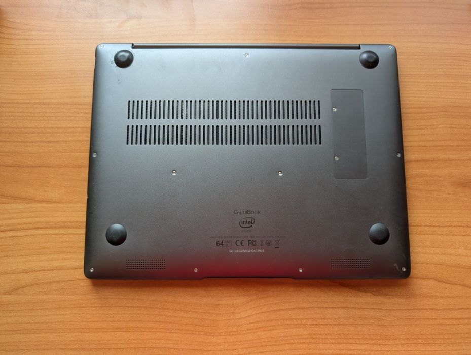 Vând laptop CHUWI GemiBook – stare foarte bună